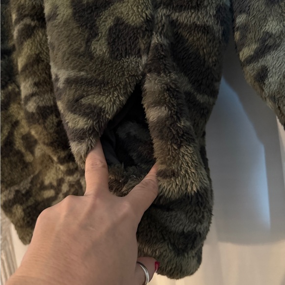 🤎💚Express unisex plush quarter zip -size medium- sooooo soft and cozy!!!!!💚🤎 - Picture 4 of 4